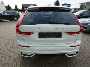 Volvo XC60 Ultra Dark T8 AWD/Massage/360°/BW/Head-UP Bild 3