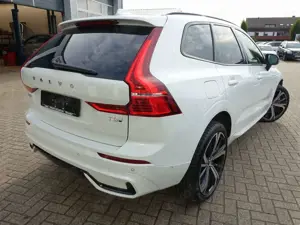Volvo XC60 Ultra Dark T8 AWD/Massage/360°/BW/Head-UP Bild 2
