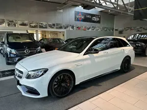 Mercedes-Benz C 63 AMG C 63 S T AMG Keramik Perf. Sitze ILS Pano Carbon Bild 2