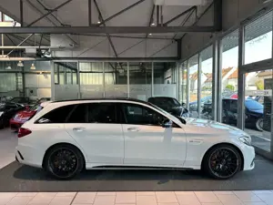 Mercedes-Benz C 63 AMG C 63 S T AMG Keramik Perf. Sitze ILS Pano Carbon Bild 4