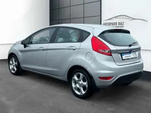 Ford Fiesta Trend*1.Hand*TÜV Neu*WENIG KM* Bild 4