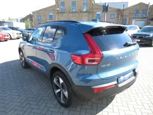 Volvo XC40 B3 Benzin Plus Dark Automatik Bild 3