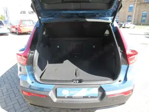 Volvo XC40 B3 Benzin Plus Dark Automatik Bild 5