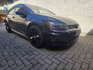 Volkswagen Golf GTI Performance BlueMotion Technology DSG