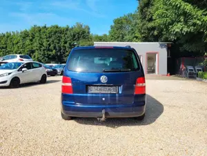 Volkswagen Touran Trendline 1.6*7Sitze*Klimaaut*Temp*WR*AHK Bild 4