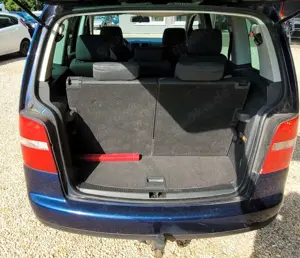 Volkswagen Touran Trendline 1.6*7Sitze*Klimaaut*Temp*WR*AHK Bild 5