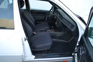 Mercedes-Benz 190 190 E Oldt.H-Kenn*Automatik*el.SSD* Bild 4