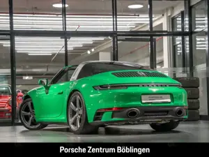 Porsche 992 911 Targa 4S Pythongrün Burmester HA-Lenkung Bild 3