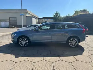 Volvo V60 Summum Standheizung XENON Leder Keyless GO Bild 3