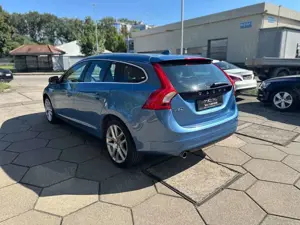 Volvo V60 Summum Standheizung XENON Leder Keyless GO Bild 4