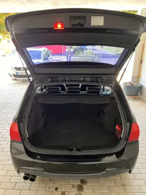 BMW 330 330i Bild 4