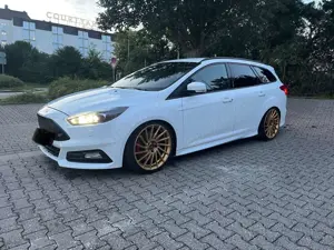 Ford Focus Focus Turnier 2.0  ST mit Leder-Sport-Paket
