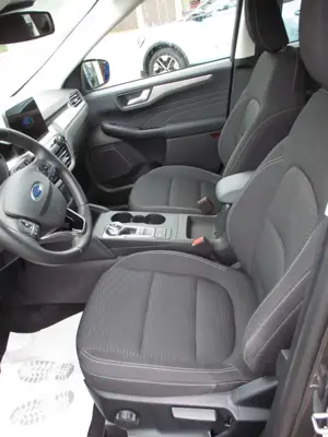 Ford Kuga Hybrid Titanium 4x4 / Navi / Kamera / LED Bild 4