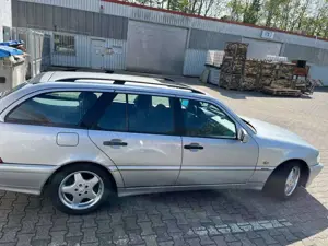 Mercedes-Benz C 240 T Sport Bild 2