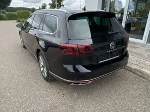 Volkswagen Passat Variant 2.0 TDI DSG R-Line Elegance 18"+A Bild 3