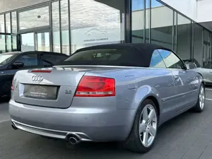 Audi A4 Cabriolet 3.2 FSI quattro 6-Gang S line Bild 4
