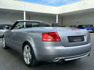 Audi A4 Cabriolet 3.2 FSI quattro 6-Gang S line Bild 3