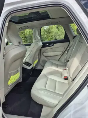 Volvo XC60 XC60 B5 D AWD GeartronicMomentum Pro Bild 3