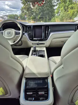 Volvo XC60 XC60 B5 D AWD GeartronicMomentum Pro Bild 4