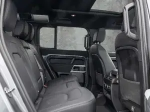 Land Rover Defender 110 D250 SE Bild 4