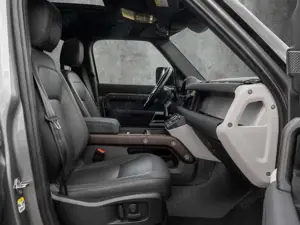 Land Rover Defender 110 D250 SE Bild 3