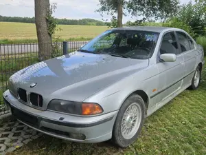 BMW 523 523i