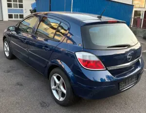 Opel Astra H 1,8 Lim. Edition*KLIMA*ALU*NAVI*TÜV-NEU Bild 4