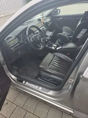 Skoda Superb Combi 2.0 TDI DSG LK Bild 3