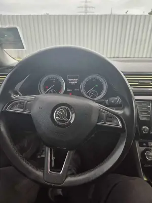 Skoda Superb Combi 2.0 TDI DSG LK Bild 5