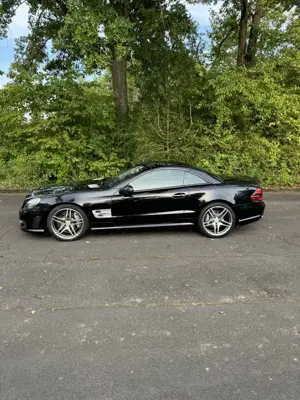 Mercedes-Benz SL 63 AMG SPEEDSHIFT MCT Bild 2