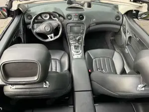 Mercedes-Benz SL 63 AMG SPEEDSHIFT MCT Bild 5