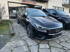 Infiniti Q30 Premium City Black 19 Zoll Alufelgen RunflatReifen