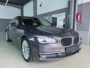 BMW 740 d INDIVIDUAL+Glasdach+Kamera+ Soft-Close+HUD