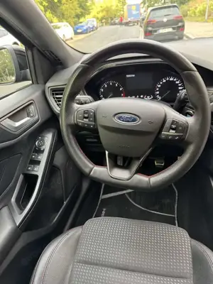 Ford Focus Turnier 1.0 EcoBoost Start-Stopp-System ST-LINE Bild 3