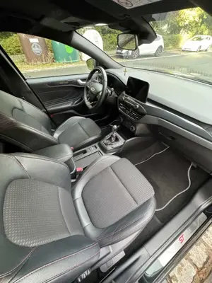 Ford Focus Turnier 1.0 EcoBoost Start-Stopp-System ST-LINE Bild 5