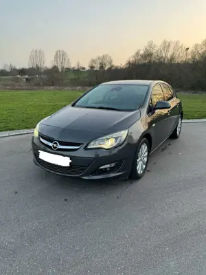 Opel Astra 1.4 Turbo /neu tüv/ xenon/Lenkrad Heizung