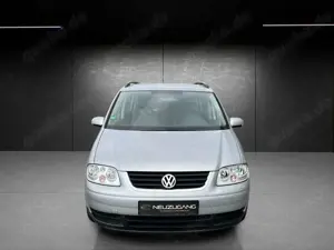 Volkswagen Touran 1.6 FSI *erst.91tkm!*1Vorhalter*Anhängerk Bild 3