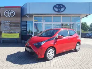 Toyota Aygo x-play  +Rückfahr-Kamera+Navi+Ganzjahresreifen