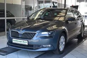 Skoda Superb Combi 1.6TDI Style Leder*Xenon*Navi*AHK