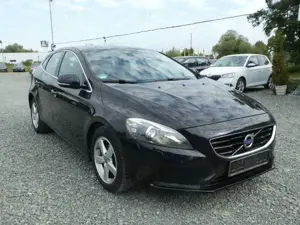 Volvo V40 Momentum*AHZV*Navi*SHZG*Scheckheftgepflegt*