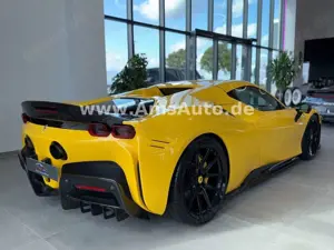 Ferrari SF90 Spider Novitec Carbon Lift Bild 3