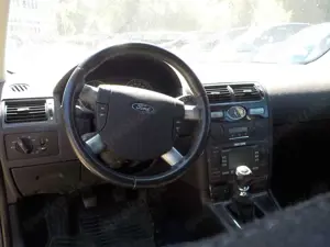 Ford Mondeo Ghia Frontscheibenheizung! Klima! Bild 2