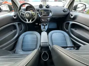 smart forTwo fortwo 66kW DCT prime SPORT*PANO*NAVI*SHZ*KAM* Bild 3