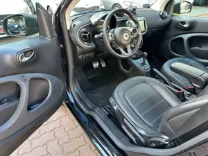 smart forTwo fortwo 66kW DCT prime SPORT*PANO*NAVI*SHZ*KAM* Bild 4