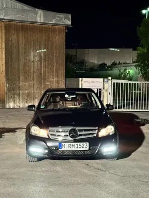 Mercedes-Benz C 200 CGI BlueEFFICIENCY Avantgarde Bild 3