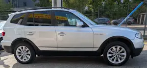 BMW X3 3.0sd xDrive*Temp*Pano*AHK*XEN*2xPdc*Navi*TÜV Bild 4