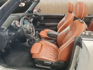 MINI John Cooper Works Cabrio aus 1 Hand Bild 5