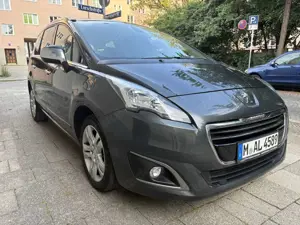 Peugeot 5008 7-Sitze / Automatik / Head-Up