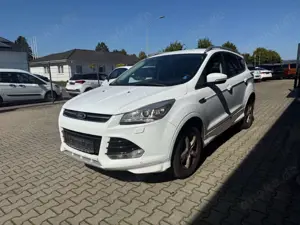 Ford Kuga Individual *NAVI*LED*LEDER*SITZHZ*AHK*TEMPO