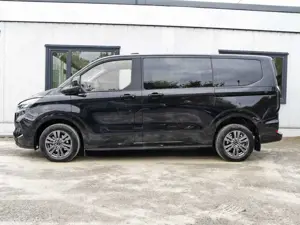 Ford Tourneo Custom Titanium L1 Allrad+Automatik+ACC Klima Navi Leder Bild 2